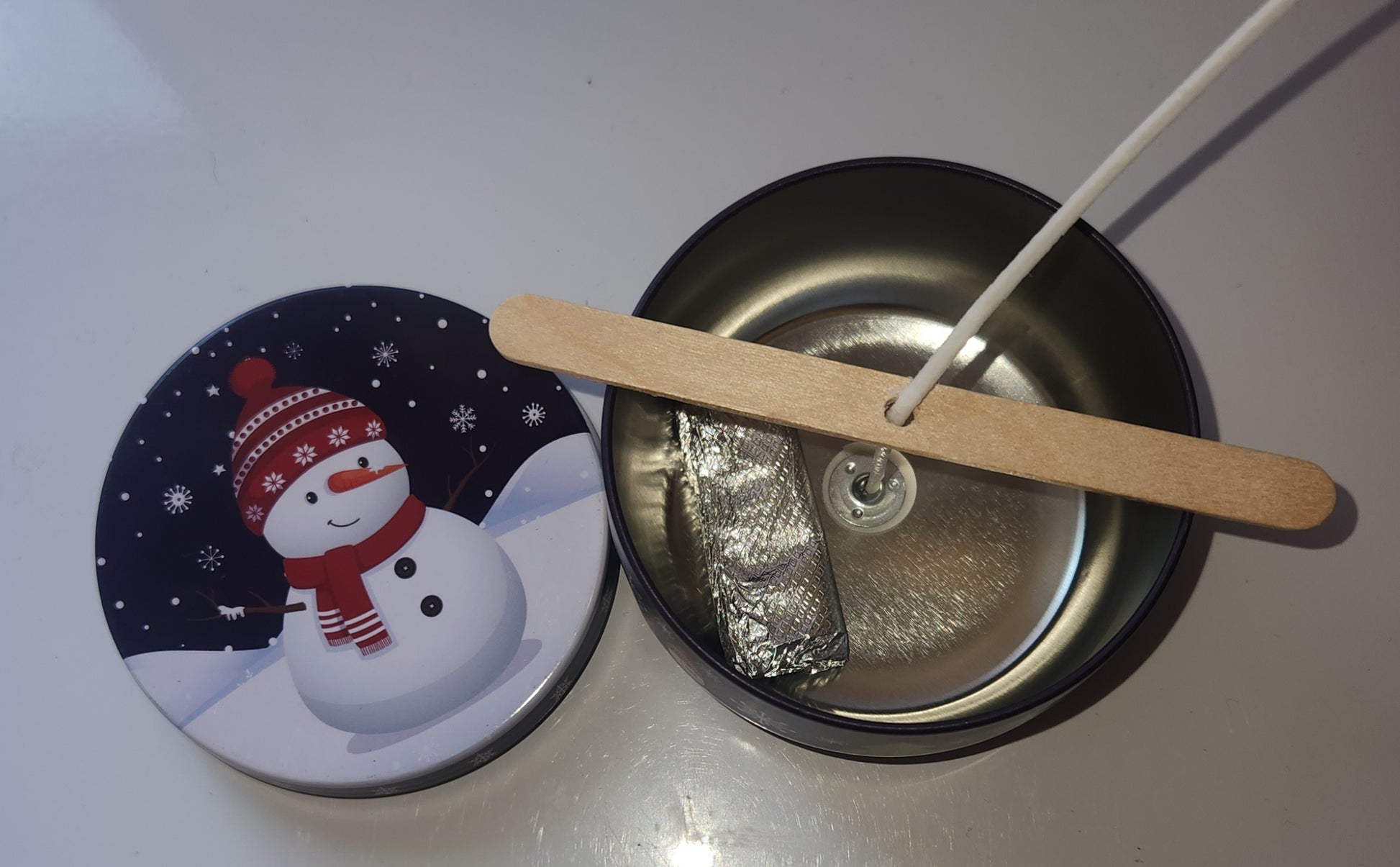 Christmas Money Filled White Currant Candle